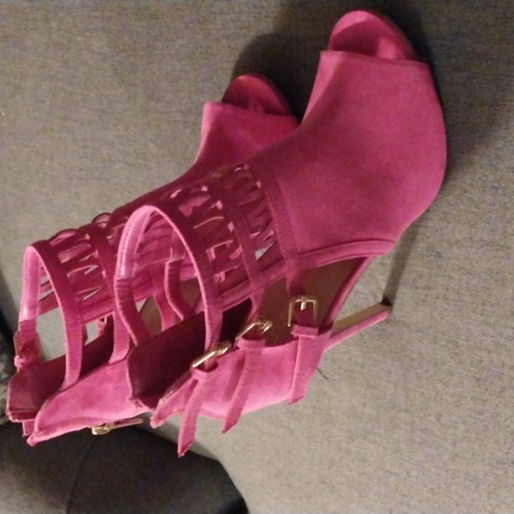 Shoedazzle pink heels